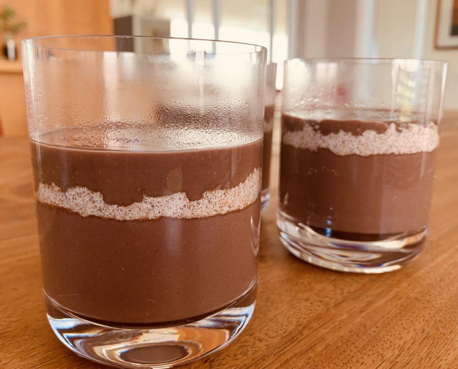 MOUSSE DE CHOCOLATE COM RECHEIO DE TORTA DE CAFÉ